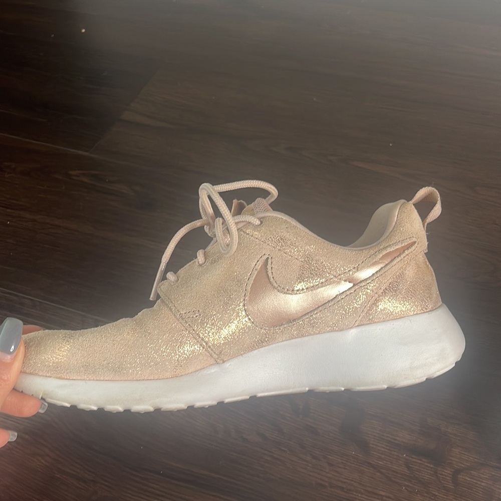 Nike Premium Women’s Shoe - Rose Gold - Picture 3 of 12